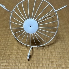 バナナスタンド　下はフルーツの盛り合わせ
の画像