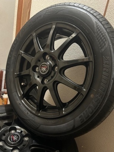 車のパーツ タイヤ、ホイール