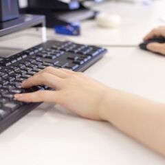 ＼超人気の一般事務／名前を聞いたら誰もが知ってる世界的大企業で月...
