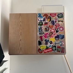 取引中！10/10:15シール貼りまくりの収納棚の画像