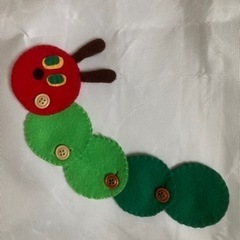 はらぺこあおむし　ボタン