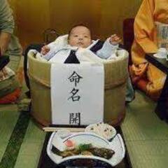 神社で生まれ(子宝祈祷やお守り)、結婚は教会でして、死ぬときは寺...
