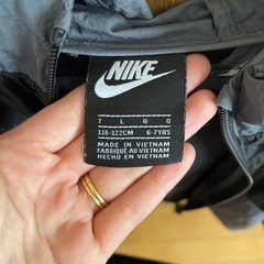 NIKE ジャンバー 男の子の画像