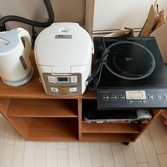 炊飯器、電気ケトル、電磁コンロ、電子レンジ、冷蔵庫 ガスコンロ
