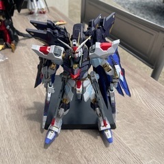 ストライクフリーダム　ガンダム　プラモ　完成品