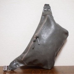ボディーバッグ　ヌメ革製