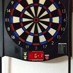 決まりました【中古美品】DARTSLIVE100S本体+BLITZERダーツボードスタンドのセット!!すぐにプレー出来ます!!の画像