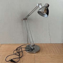 IKEA スタンドライト LED電球つき シルバー　