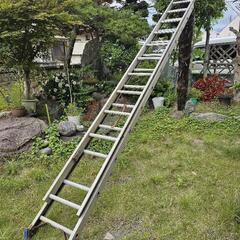 ハシゴ  二階建て屋根くらいの高さまで伸ばせます。