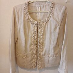 【お値下げしました】中古「Della Luce ノーカラージャケ...