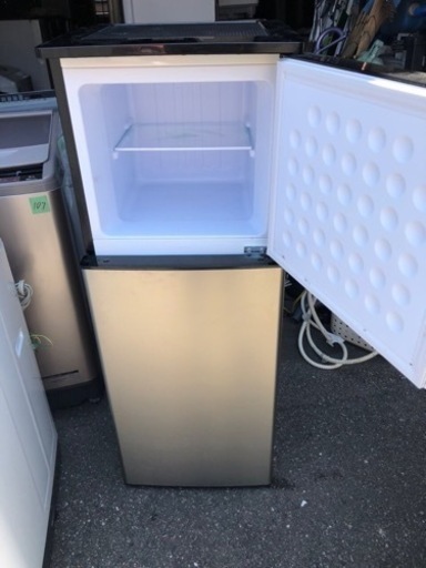 １３０　北九州市内配送無料 アズマ 冷蔵庫 136L 2ドア MR-ST136A シルバー 2019年製 一人暮らし 洗浄・除菌済み