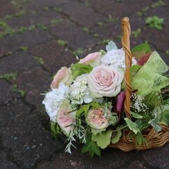 紫陽花のバスケットアレンジメントの画像