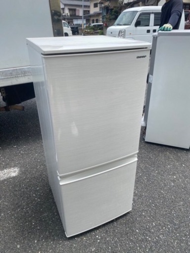 北九州市内配送可能　 シャープ 137L 2ドアノンフロン冷蔵庫 keyword キーワードホワイト SJ14E6KW 
