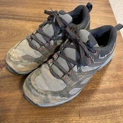 トレッキングシューズ