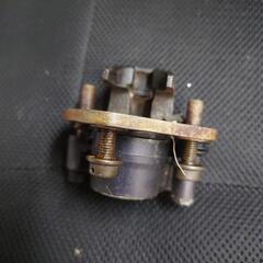 v100 キャリパーの画像