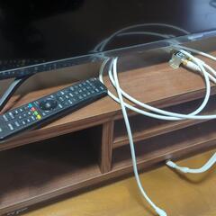43型テレビ 4K 台付きの画像