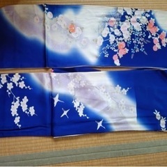 値下しました　青　 振袖　の画像