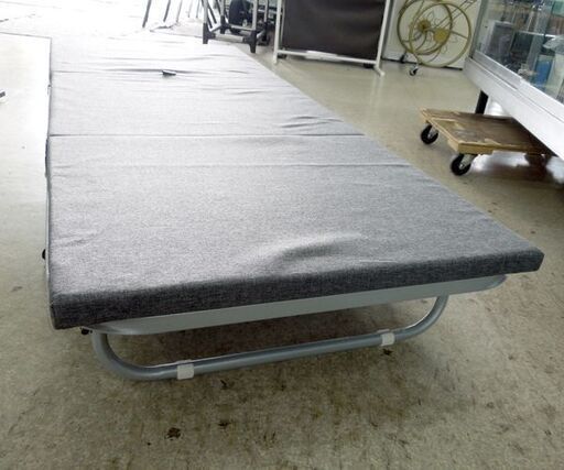 簡易折りたたみベッド 幅69cm ロータイプ 3つ折り グレー コンパクト ☆ 札幌市 北区 屯田