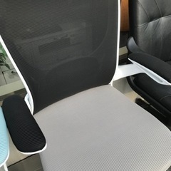 回転チェア　肘置き付きの画像