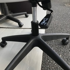 回転チェア　肘置き付きの画像