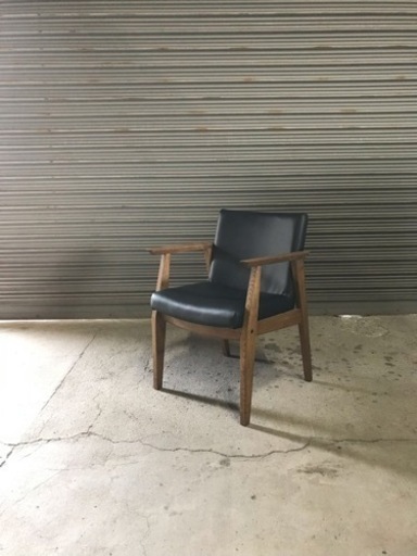 1点限り　現品 ダイニングチェア　椅子　いす　鋲仕上げ　合成革皮　肘付椅子