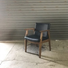 1点限り　現品 ダイニングチェア　椅子　いす　鋲仕上げ　合成革皮...