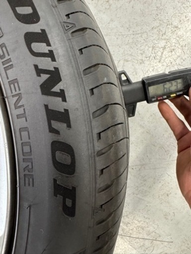 車のパーツ タイヤ、ホイール