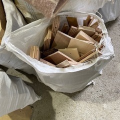 残4袋/無料/端材/ベニヤ板/合板/焚き火/キャンプ