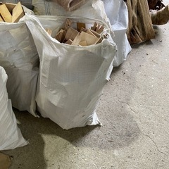 残1袋/無料/端材/ベニヤ板/合板/焚き火/キャンプの画像