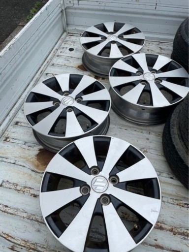 車のパーツ タイヤ、ホイール