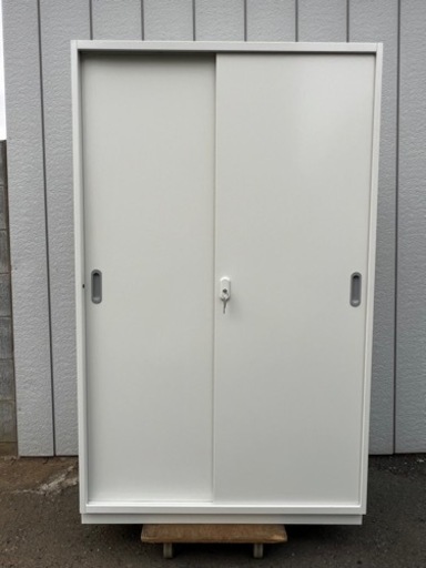 ■PLUS 引違い保管庫 スチール書庫 鍵付■プラス スチールキャビネット スライド書庫 引き戸 スライド扉■事務所 オフィス家具 (約)幅90 奥行45 高さ148 cm
