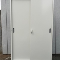 ■PLUS 引違い保管庫 スチール書庫 鍵付■プラス スチールキ...