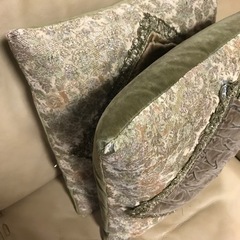アンティークカバー／羽毛クッション×2の画像