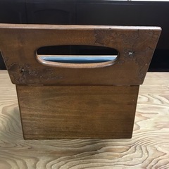 天然木　木彫りテッシュケースの画像