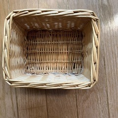 レースと毛糸のカゴの画像