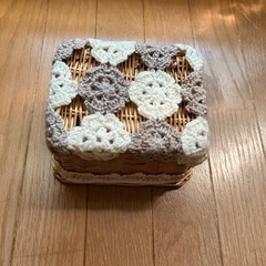 レースと毛糸のカゴの画像