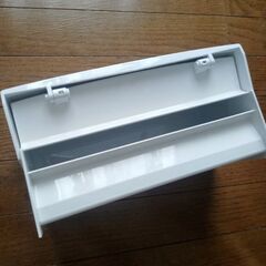 差し上げます☆TOTO壁かけ式ペーパータオルホルダーの画像