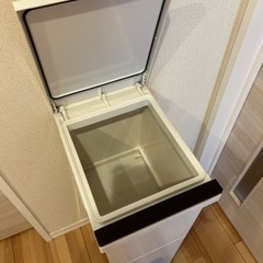お譲り先決定しました。ニトリ　キッチン用分別ゴミ箱の画像
