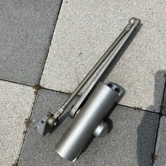 ドアクローザー　シルバー