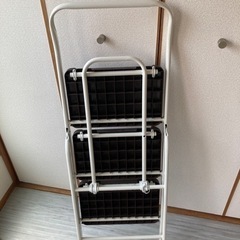 脚立　踏み台　アイリスオーヤマ折りたたみステップの画像