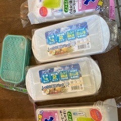 製氷器、タッパー大量　鍋など　無料