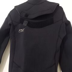 サーフィン用のウェットスーツの画像