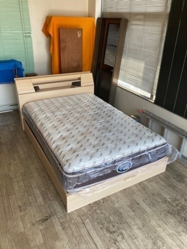 ダブルベット　引き出し付き　間接照明付き