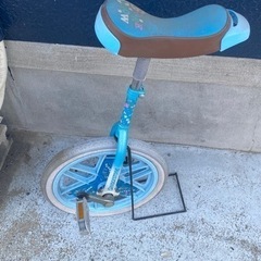 一輪車  水色 パンクなし 立てかけフレーム付き