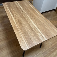 ダイニングテーブルの画像