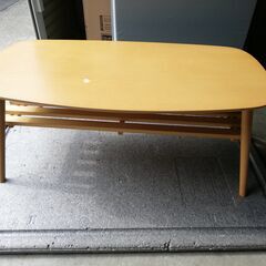 センターテーブル　2200円で販売（182）