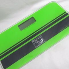 おしゃれなデジタル体重計を大変お安くお譲りいたします。