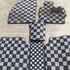 【受付終了】30プリウス専用 フロアマット チェック柄