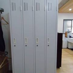 オフィスロッカー 4人用　鍵付き