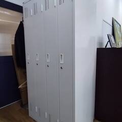 オフィスロッカー 4人用　鍵付きの画像